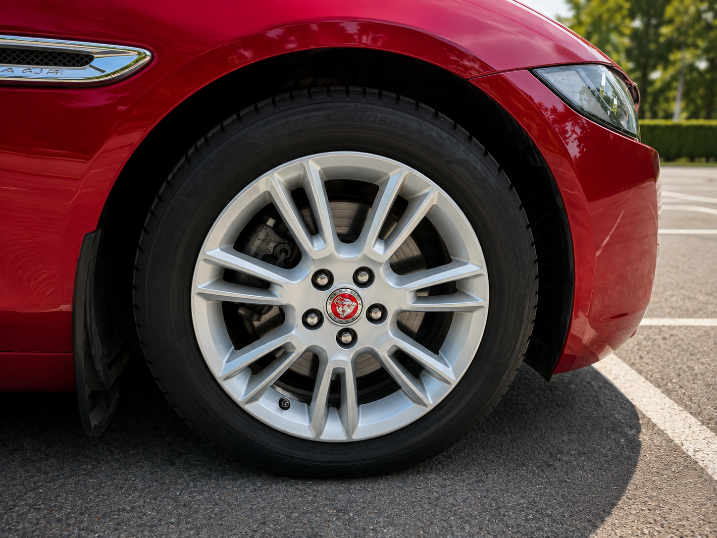 Jaguar XE photo 10